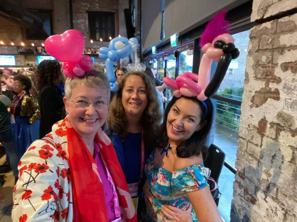 Susanne, Britta und Ballon Künstlerin