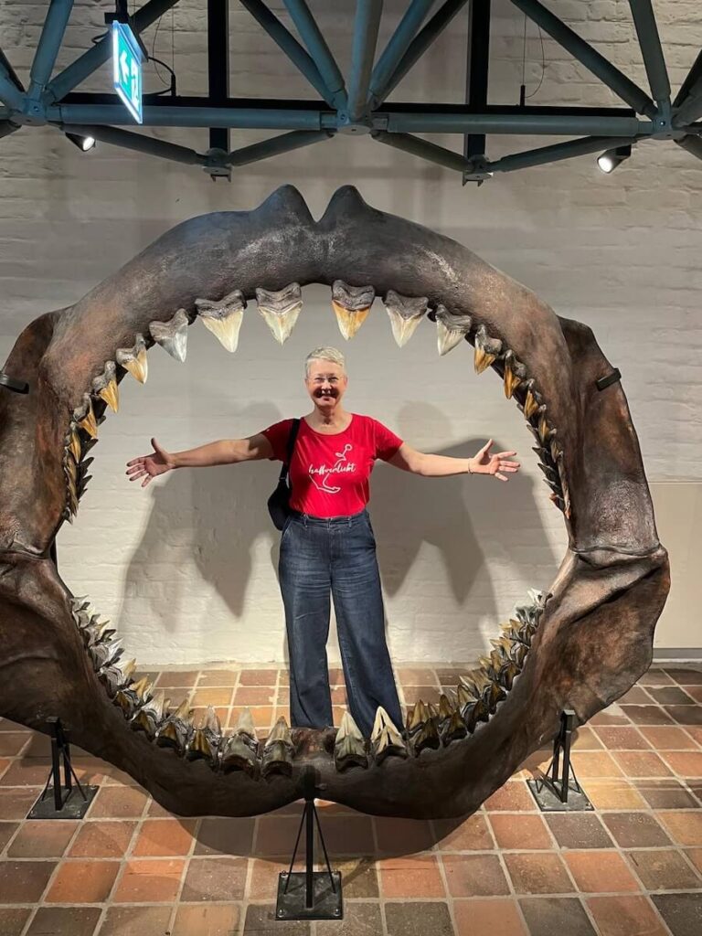 Susanne im Meeresmuseum Stralsund