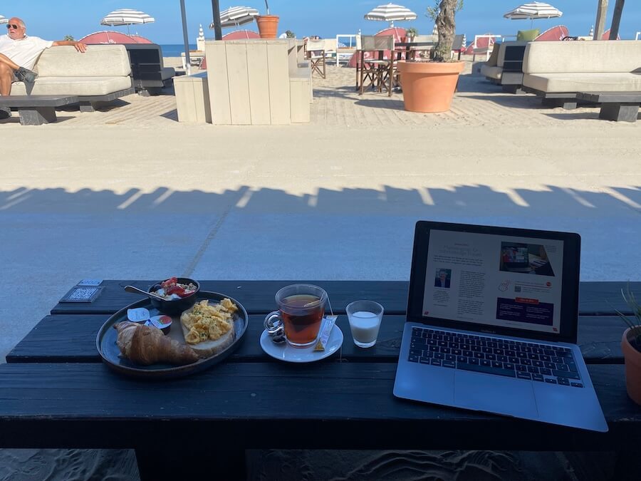 Arbeiten am Strand