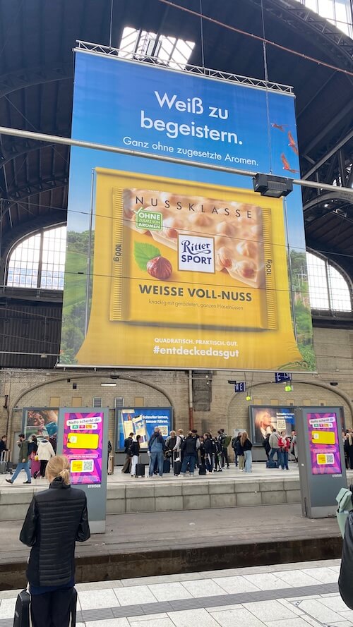 Ritter Sport Werbung im Hamburger Hauptbahnhof