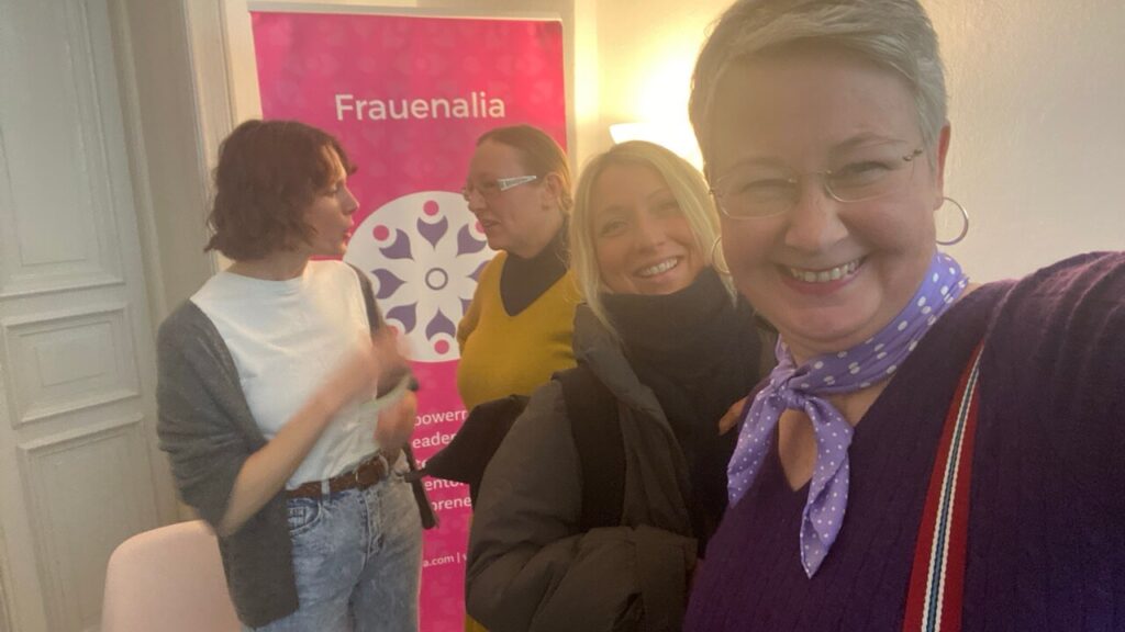 Networking Breakfast bei Frauenalia, Susanne, Jana, Jaconette im Gespräch mit avluv Gründerin Alexandra.