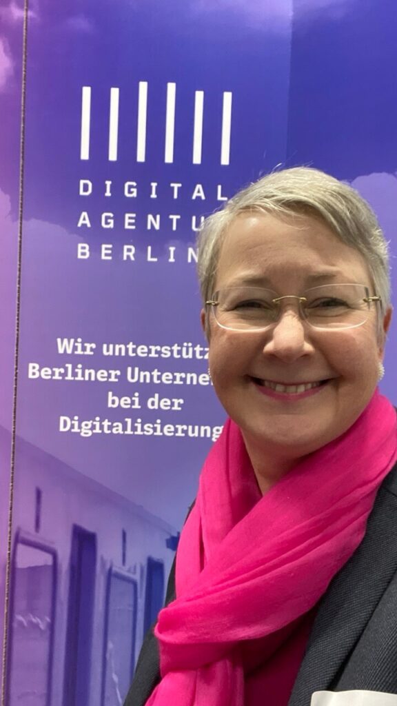 Susanne beim Digital Salon der DAB