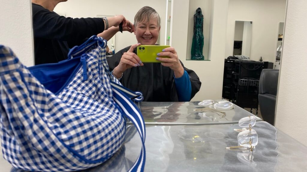 Susanne beim Friseur