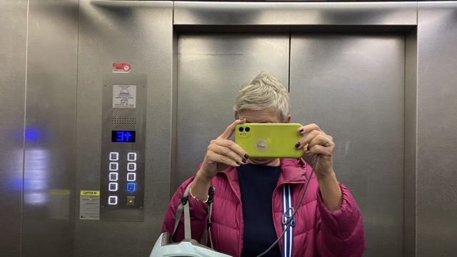 Susanne im Fahrstuhl